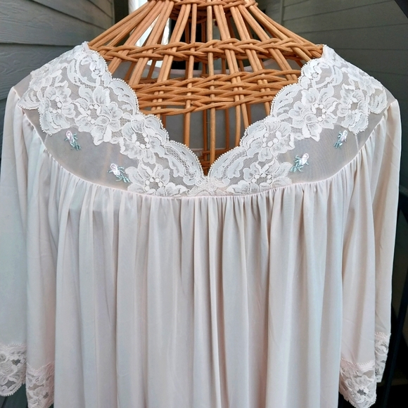 Palest of Pink Vintage Nightgown - Picture 5 of 8